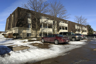 Oak Hills West Apartments in Lorain, OH - Building Photo - Building Photo