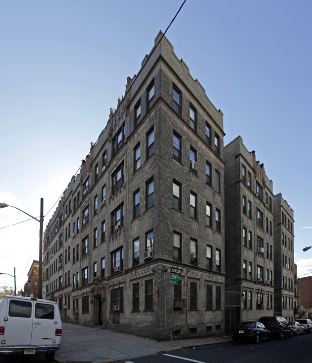 2701 John F Kennedy Blvd in Jersey City, NJ - Building Photo