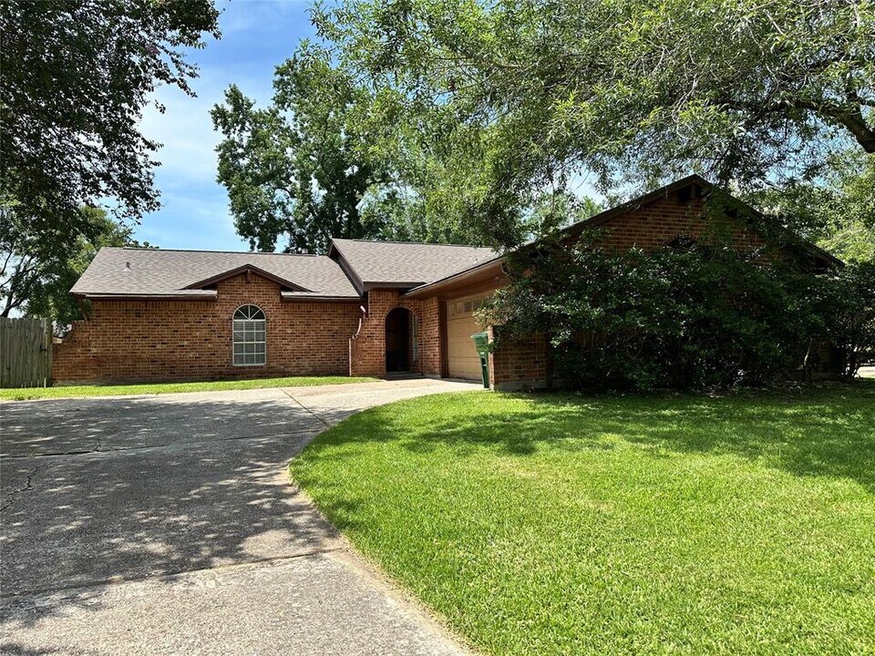 3919 Forest Bluff Dr in Humble, TX - Building Photo