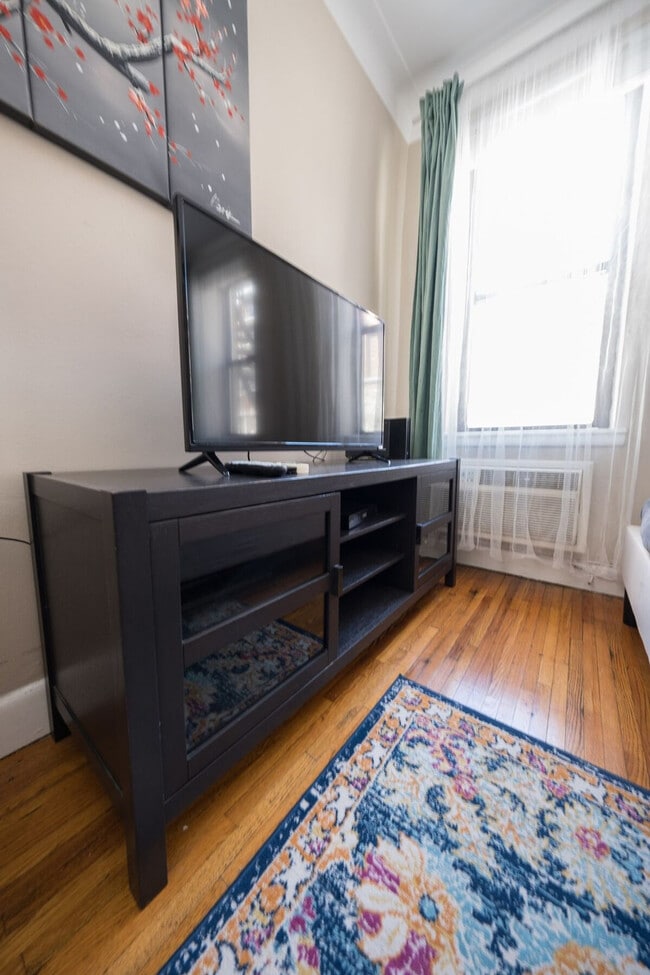 300 E 74th St, Unit SI ID1031989P in New York, NY - Foto de edificio - Building Photo