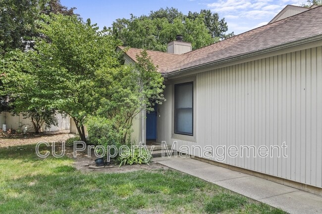 2304 Melrose Dr in Champaign, IL - Building Photo - Building Photo