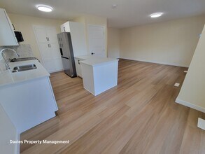 2018 Garnett Way NW in Edmonton, AB - Building Photo - Building Photo