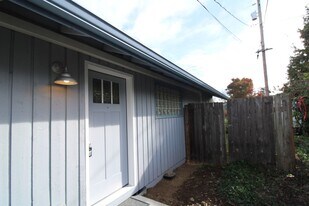 711 N Morrison Rd in Vancouver, WA - Building Photo