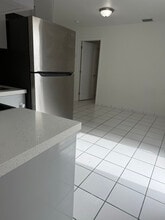 25 NW 48th Pl in Miami, FL - Building Photo - Building Photo