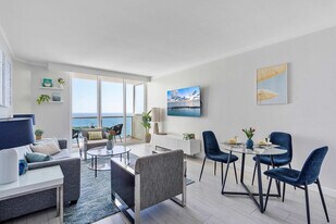 2889 McFarlane Rd in Miami, FL - Building Photo