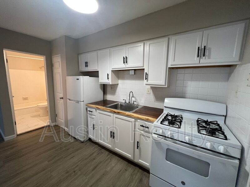 8037 Gravois Rd in St. Louis, MO - Building Photo