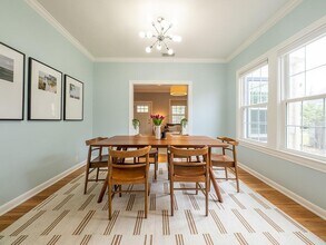 1026 E 44th St in Austin, TX - Building Photo - Building Photo