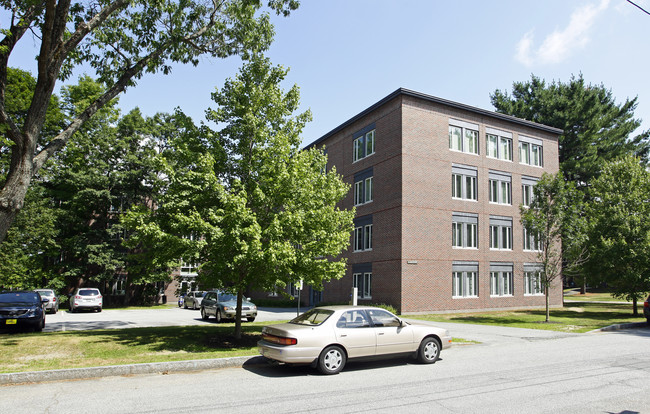 Coffin Street Dormitories in Brunswick, ME - Foto de edificio - Building Photo