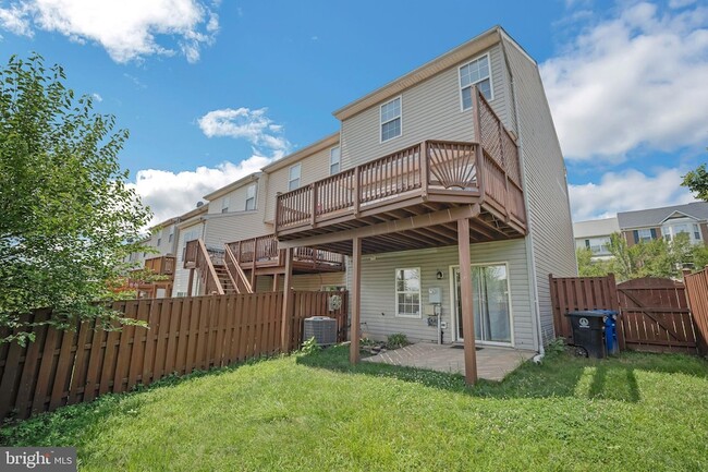 210 Golden Larch Terrace NE in Leesburg, VA - Foto de edificio - Building Photo