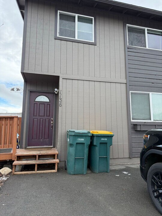 1136 Fred Cir in Anchorage, AK - Building Photo