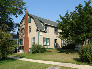 928 Oakland Ave in Ann Arbor, MI - Foto de edificio - Building Photo