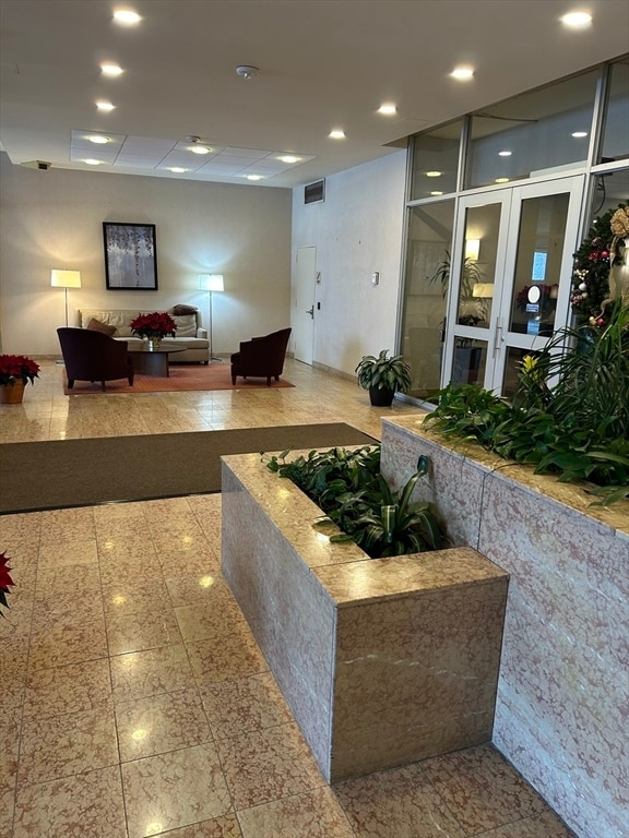 77 Pond Ave in Brookline, MA - Building Photo - Building Photo