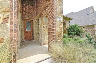 1208 Uplands Dr in Argyle, TX - Foto de edificio - Building Photo