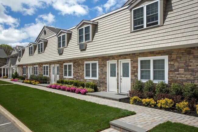 100 Terrace Rd in Bayport, NY - Building Photo - Building Photo