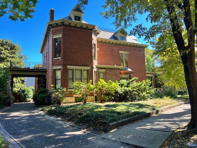 property at 2101 Cherokee Pkwy