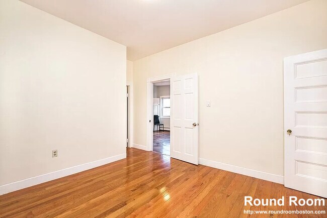 28 Moreland St, Unit 1 in Somerville, MA - Building Photo - Building Photo