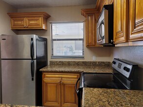 1542 Lake Crystal Dr-Unit -H in West Palm Beach, FL - Foto de edificio - Building Photo