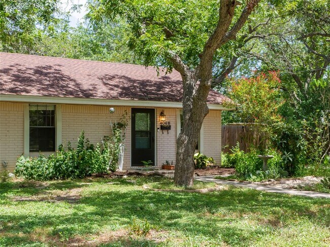 406 Concho St in Lockhart, TX - Building Photo - Building Photo
