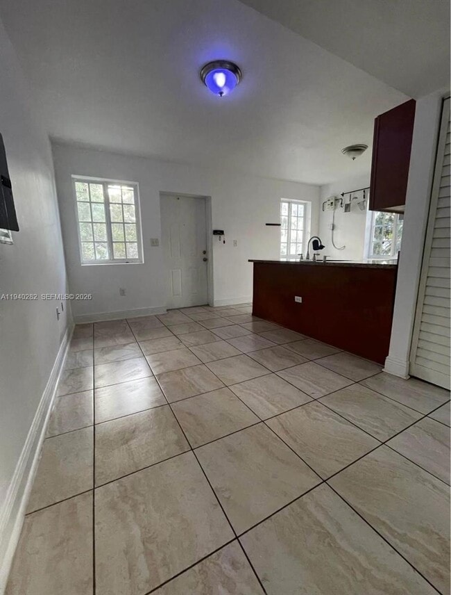 210 NW 16th St in Miami, FL - Building Photo - Building Photo