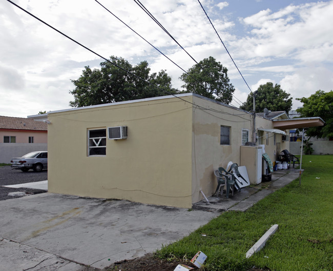 6750 SW 22nd St in Miami, FL - Building Photo - Building Photo