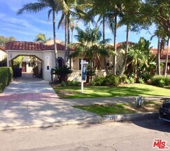 1348 S Curson Ave in Los Angeles, CA - Building Photo - Building Photo