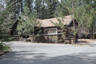 572 Jeffries Rd in Big Bear Lake, CA - Building Photo
