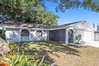 6828 Eden Ln in Tampa, FL - Building Photo - Building Photo
