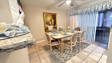 864 SE Festivo Ct in Port St. Lucie, FL - Foto de edificio - Building Photo