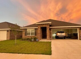 4611 Reveille Wy in Crestview, FL - Building Photo