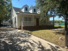 4924 Polk St in Houston, TX - Building Photo