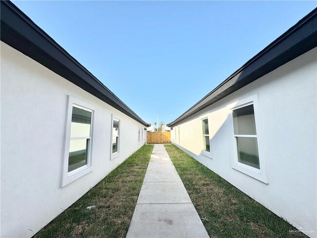 27 Selena St in Mission, TX - Building Photo - Building Photo