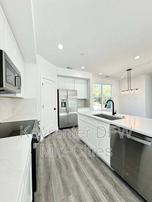 7302 Uloho Wy in Dallas, TX - Building Photo - Building Photo