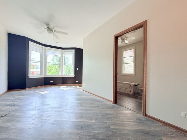 8237 S Commercial Ave in Chicago, IL - Building Photo - Building Photo