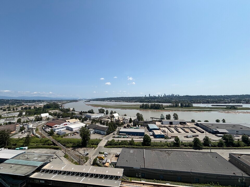 258 Nelson's Crt in New Westminster, BC - Building Photo