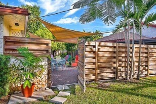 5580 SW 32nd Terrace in Fort Lauderdale, FL - Building Photo