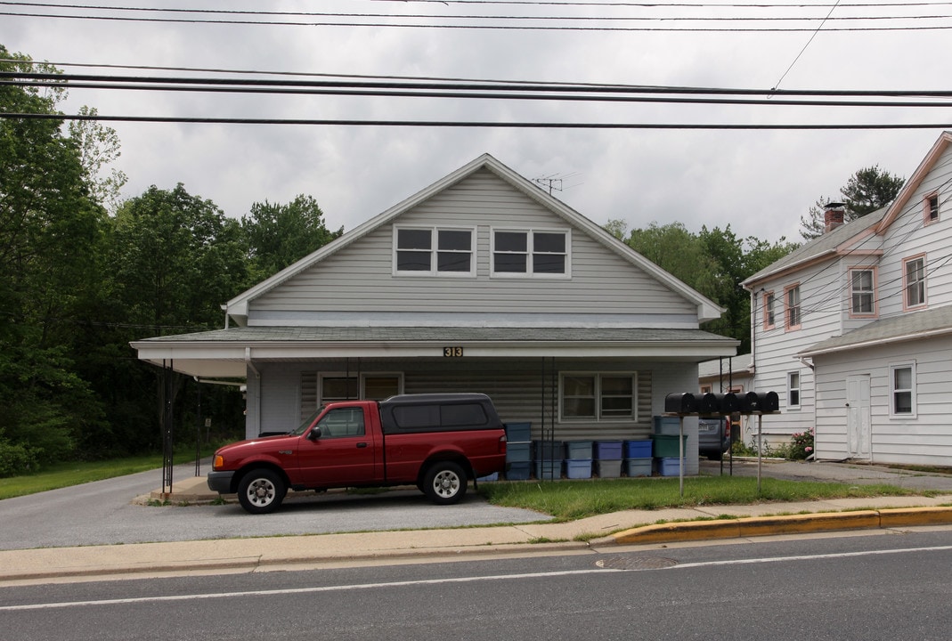 313 N Church St in Thurmont, MD - Building Photo