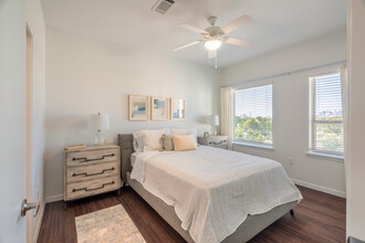 Avenue J in Houston, TX - Building Photo - Interior Photo