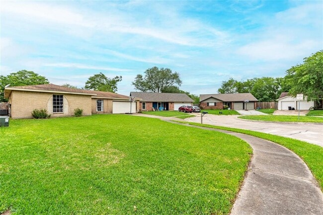 3310 Ashwyne Ct in La Porte, TX - Building Photo - Building Photo