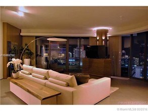 200 Biscayne Blvd Way-Unit -5102 in Miami, FL - Building Photo - Building Photo