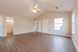 521 Lakecourt Dr in Mcdonough, GA - Building Photo - Building Photo