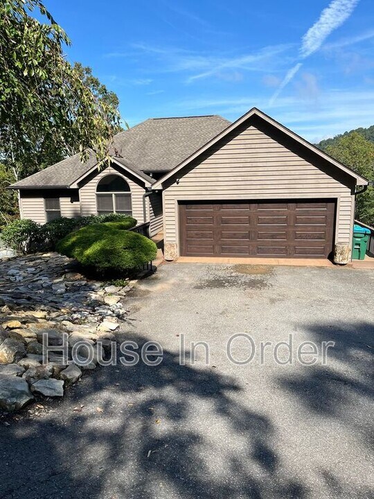 6 Laurel Trail in Asheville, NC - Building Photo