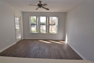 4021 Crockers Lake Blvd in Sarasota, FL - Building Photo - Building Photo