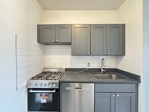 1319 W Estes Ave in Chicago, IL - Building Photo - Building Photo