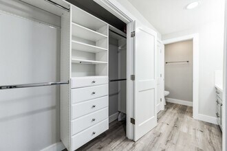 2253 Gilman Dr W in Seattle, WA - Building Photo - Building Photo