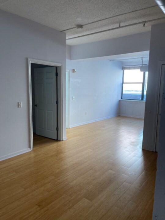 33 Middle St in Lowell, MA - Building Photo