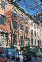 82 Essex St in Jersey City, NJ - Building Photo - Building Photo