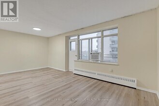 825 Kennedy Rd in Toronto, ON - Building Photo - Building Photo