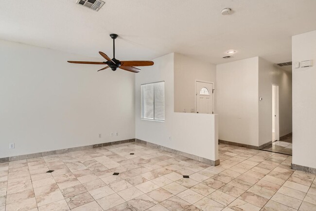 41 Hoke Edward Ct in North Las Vegas, NV - Foto de edificio - Building Photo