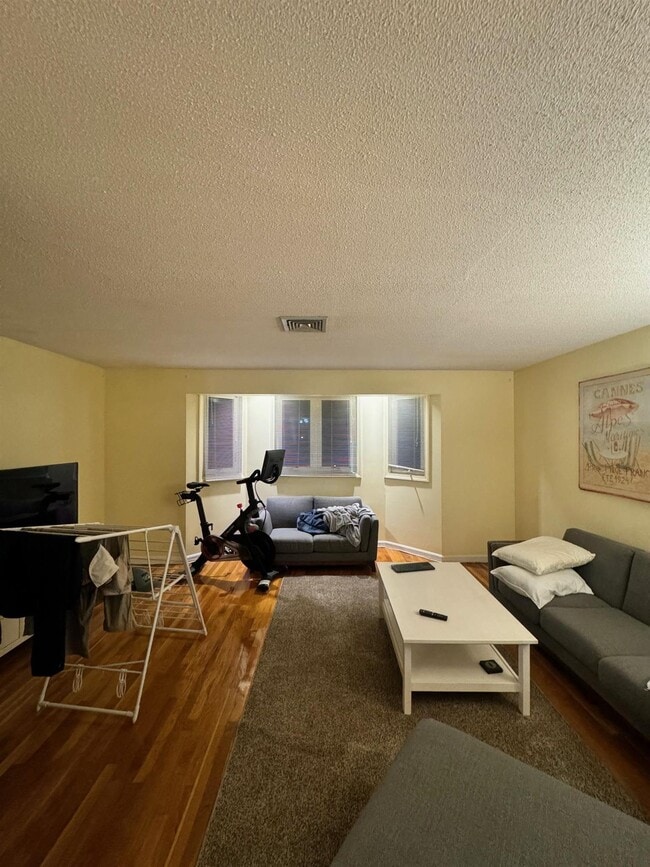 620 Boston Ave, Unit #5E in Medford, MA - Building Photo - Building Photo