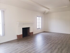 219 S Martel Ave, Unit 219 in Los Angeles, CA - Foto de edificio - Building Photo